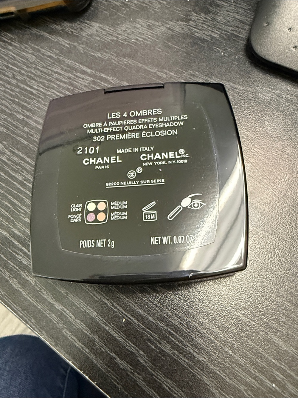 CHANEL Les 4 Ombres Eyeshadow - 302 Première Éclosion - Picture 3 of 4